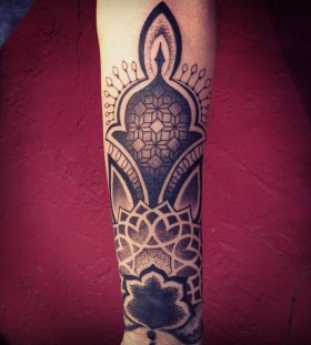 Full circle tattoo by Gemma Pariente