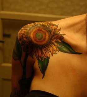 Amazing flower sun tattoo on shoulder