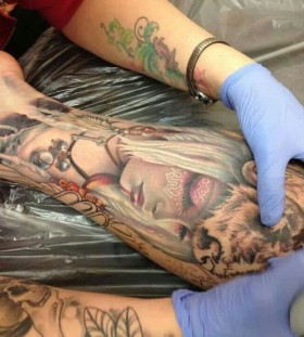 Amazing women's face tattoo on leg