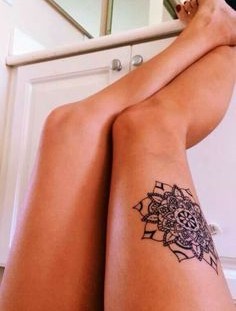 Black simple flower tattoo on leg
