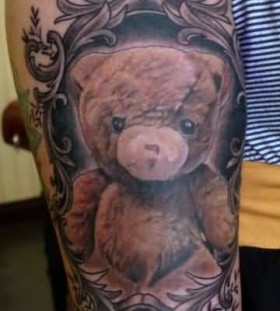 Great looking bear tattoo on leg