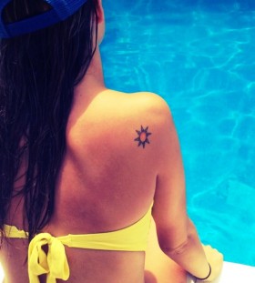 Pretty lovely sun tattoo on shoulder