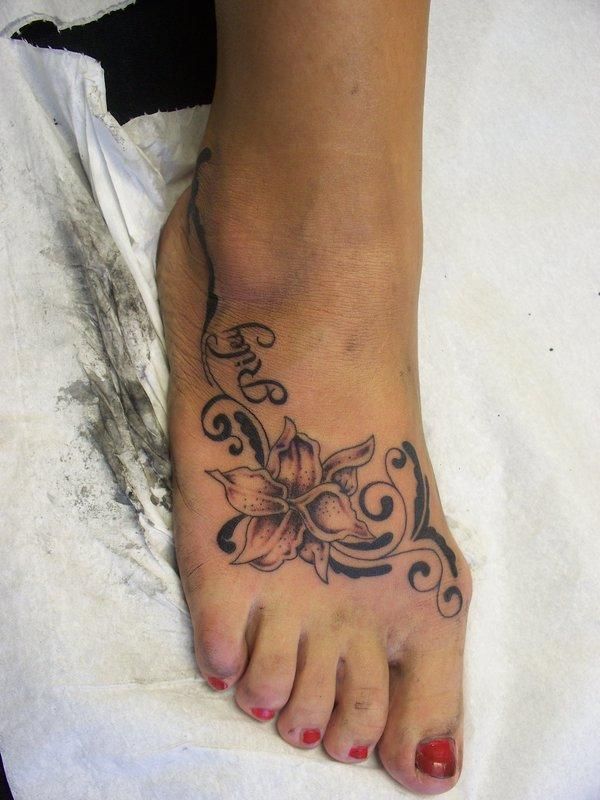 Incredible black girl tattoo on foot