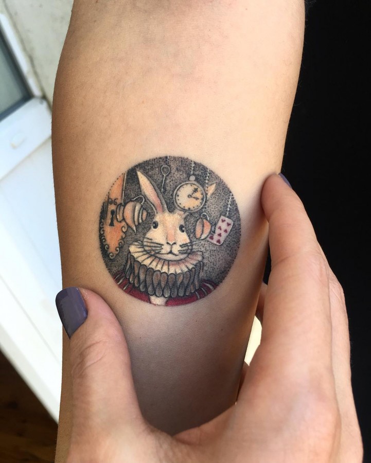 alice-in-wonderland-rabbit-circle-tattoo