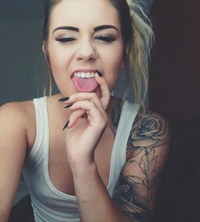 Awesome girl's shoulder tattoo
