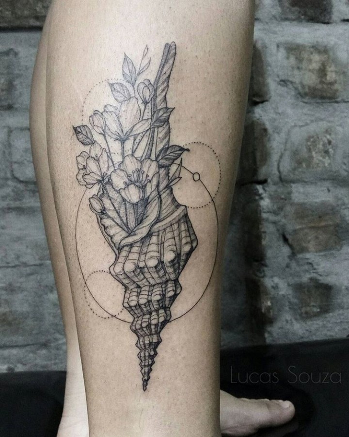flowery shell tattoo by lucas lua de souza