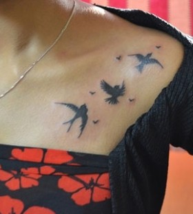 Flying birds collarbone tattoo