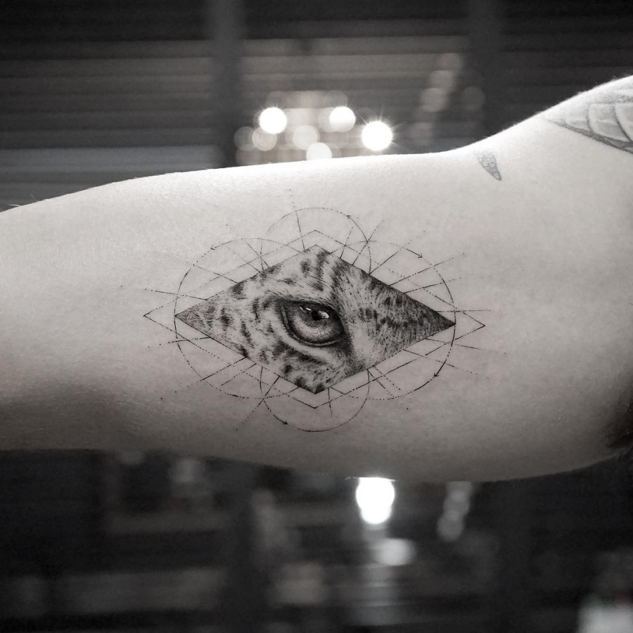 geometric leopard eye tattoo