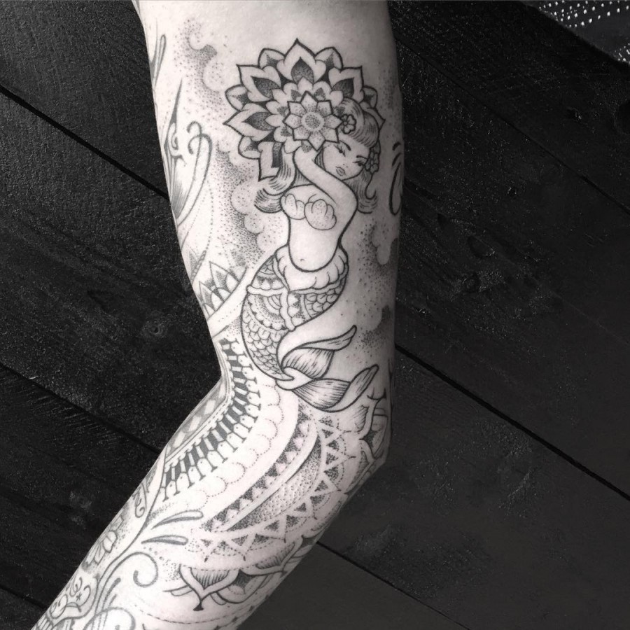 jeykill-bleunoir-mermaid-blackwork-tattoo