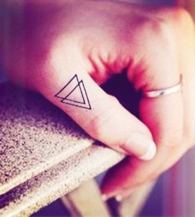 Lovely finger's triangle tattoo