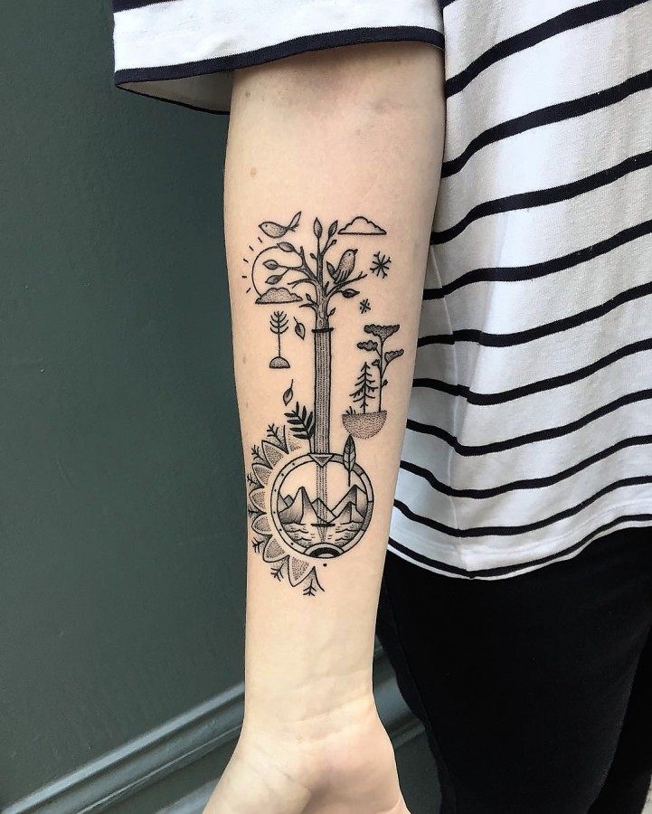 mast-cora-bleunoir-blackwork-tattoo