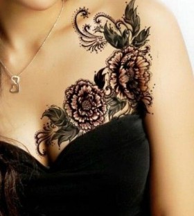 Wonderful girl's lace tattoo