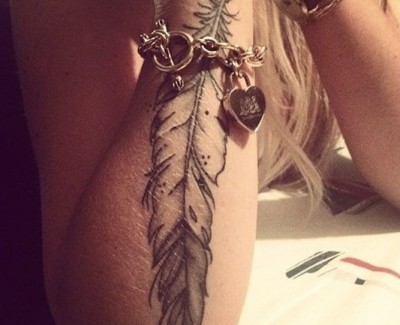 59 Sublime Feather Tattoos That Look Gorgeous