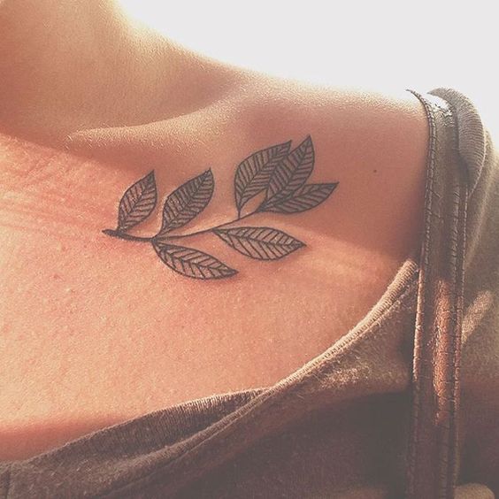 autumn-leaf-tattoo-on-colarbone