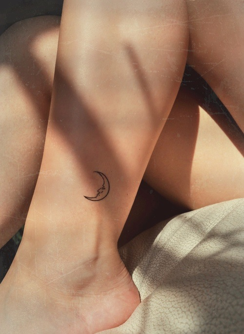 Mini Cool Crescent Moon Tattoo on Girls’ Leg