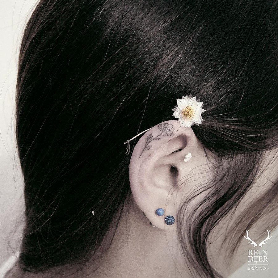 dainty-ear-flower-tattoo