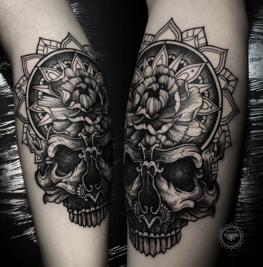 dmitriy-tkach-black-and-white-skull-tattoo