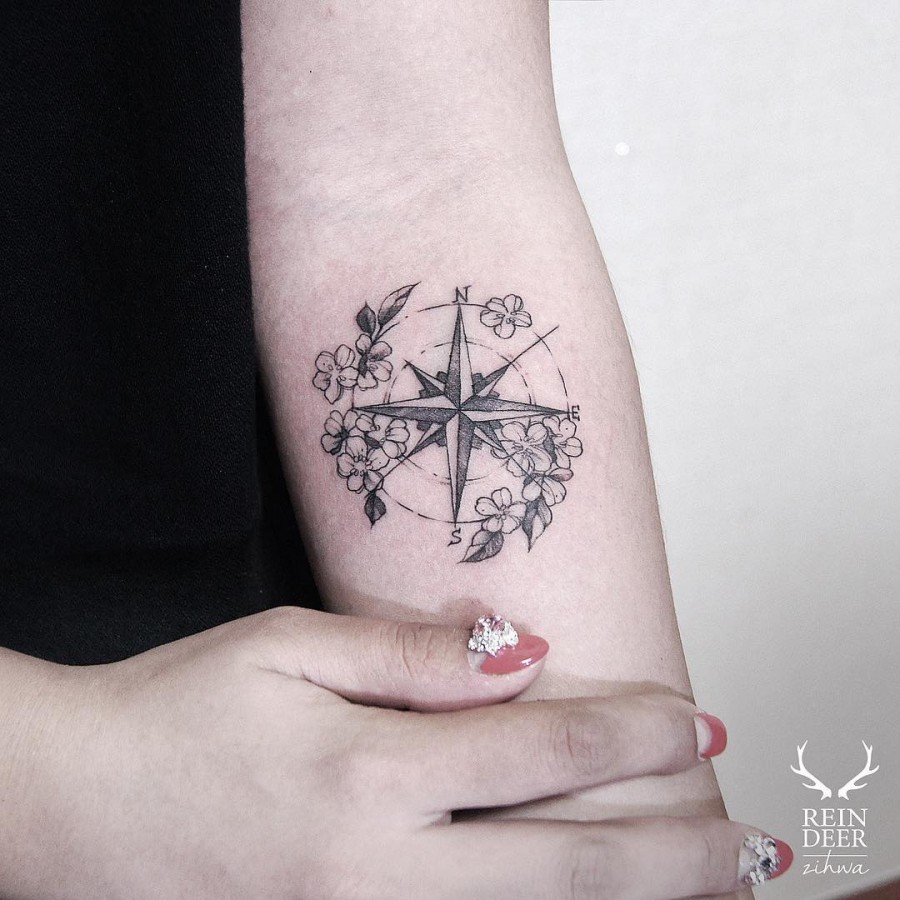 lovely-compass-and-flower-tattoos