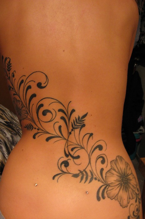 Amazing Swirly Tattoo on Girl’s Back (NSFW)
