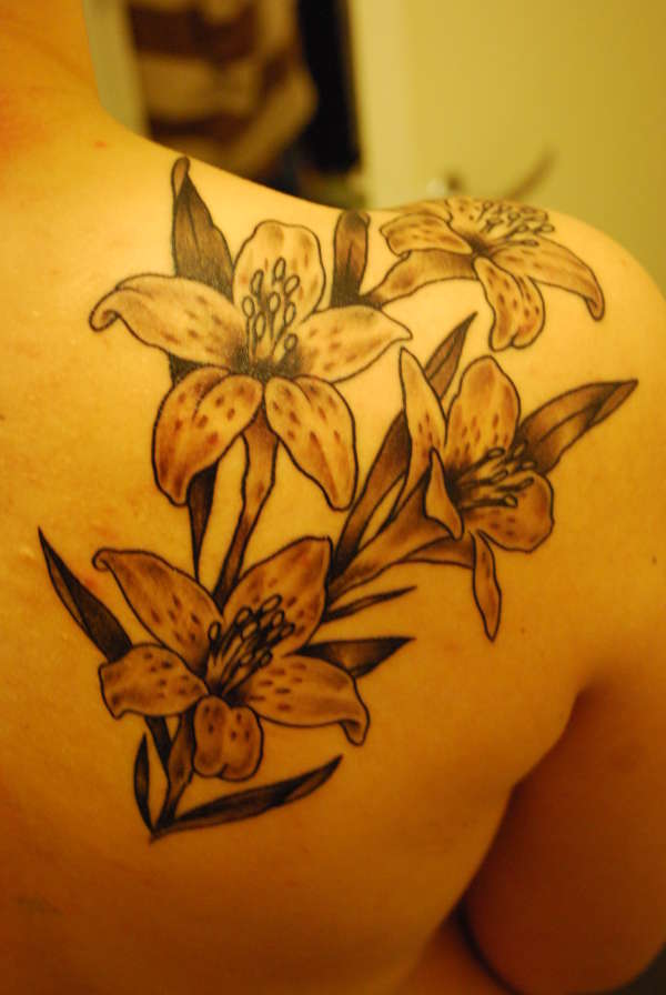 Cool Tattoo Tiger Lily on Back Shoulder