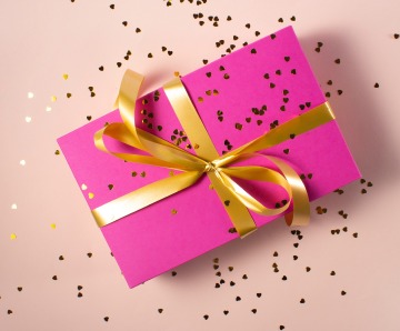 Do Women Prefer Personalized Gifts, and What Are the Best Types To Buy?