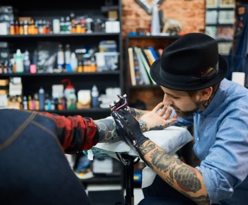 Freelance Tattoo Artist Life: How Much Do Tattoo Artists Make?