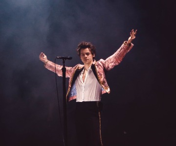 Harry Styles Net Worth Is Probably Way Higher Than You Think