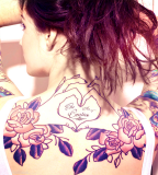 Girls with tattoo summer style back foto