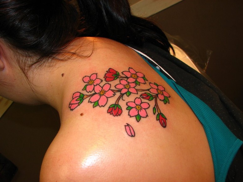 women tattoo designs back flowers