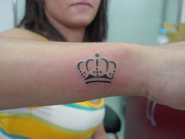 crown tattoo simple black