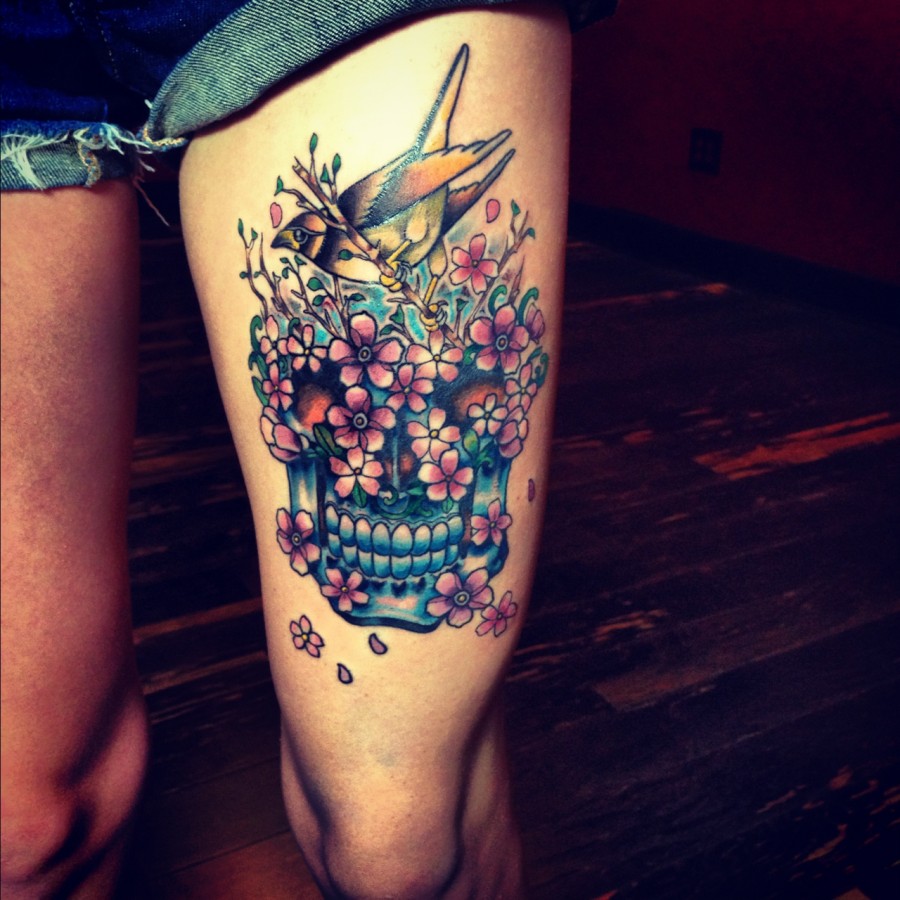 thigh tattoo scull flowers