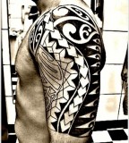 maori tattoo design on shoulder