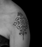 shoulder tattoo by jean philippe burton