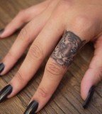 Finger tiger tattoo