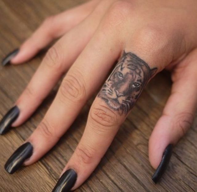 Finger tiger tattoo