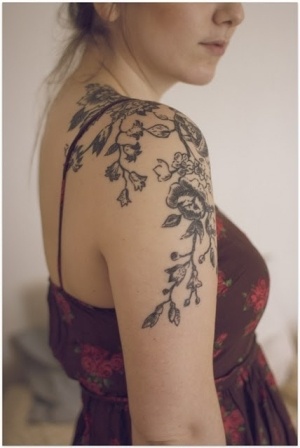 Floral shoulder tattoo
