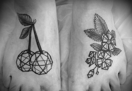 alex tabuns geometric feet tattoo