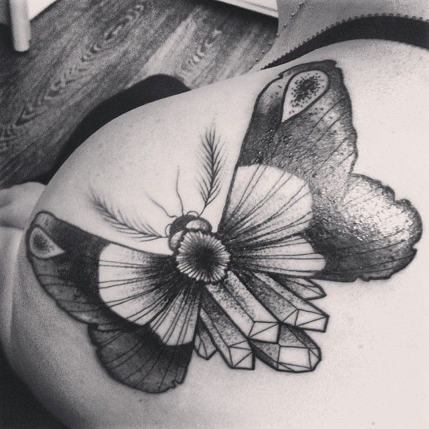 crystal tatoo butterfly blackwork