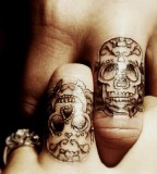 girly tattoo lovely skulls on fingers