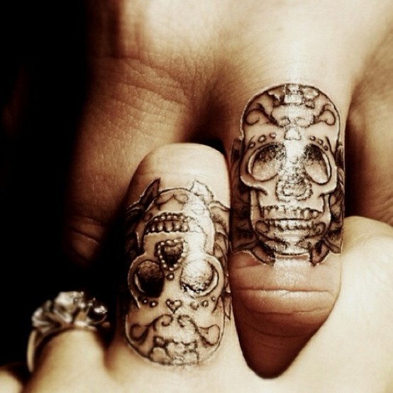 girly tattoo lovely skulls on fingers