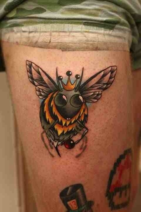 Amaizing bee tattoo by Michelle Maddison