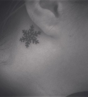 Amaizing snowflake tattoo