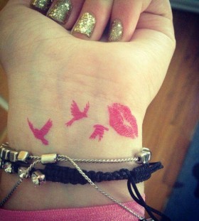 Birds and kiss pink tattoo