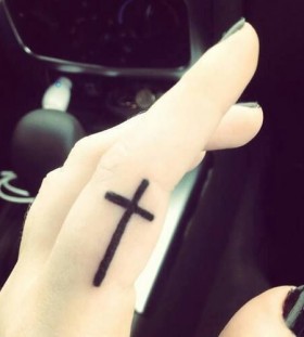 Cross fingers tattoo