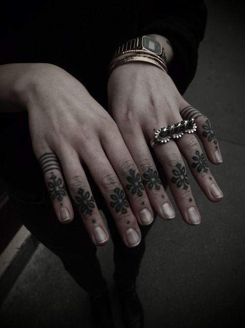 Fingers ornaments tattoo