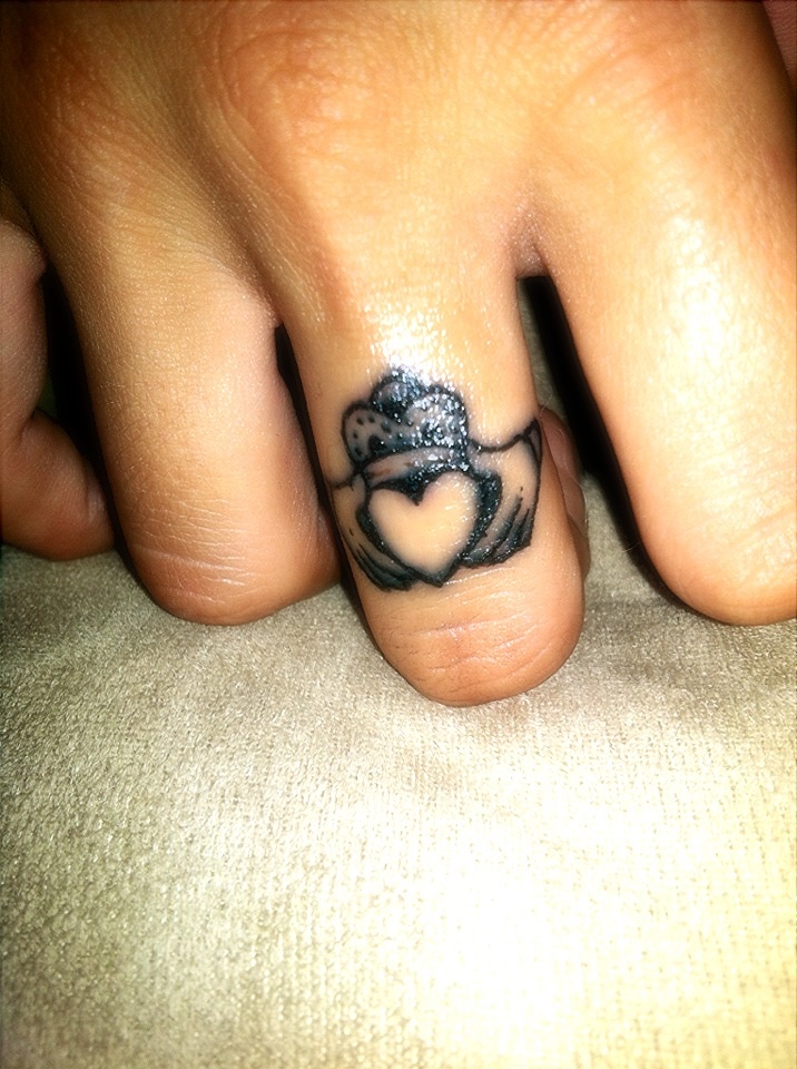 Love heart fingers tattoo