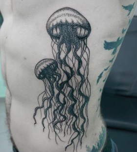 SV.A tattoo jellyfish on ribs