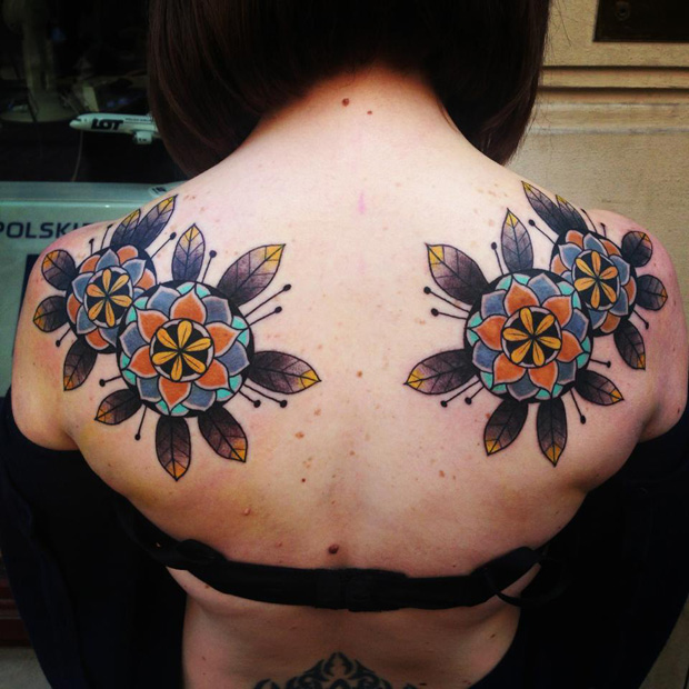 aivaras lee tattoo beautiful flowers on back shoulders