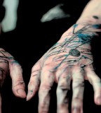 marta lipinski back and blue hands tattoo