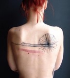 marta lipinski minimalist back tattoo